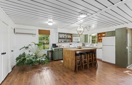 Wylie House | Country Cottage Retreat with Family Fun Activities