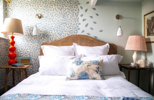 Scunthorpe House | Country Cottage with Spa, Catering, Gardens, Nature Reserve Walks - Free Parking, Self Checkin