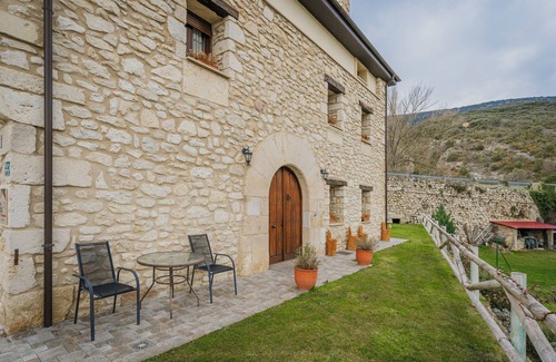 Quintana de Valdivielso House | Country Home 'Torres 1' with Mountain View, Private Garden and Wi-Fi