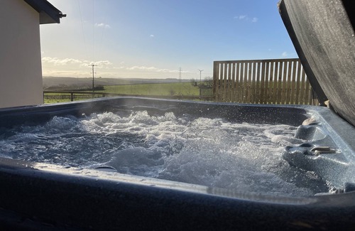 Westleigh House | Country Escape with hot tub