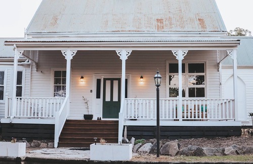 Limbri House | Country Escape: Woodfire, Coffee, Mountain Views