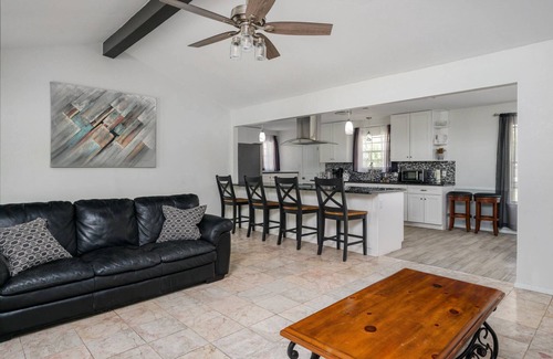 Leander House | Country Feel with Huge Backyard, firepit, cornhole games, grill, volleyball court, next to train