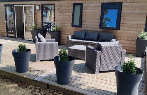 Baud House | Country getaway in a mobile home, 40 minutes from the beach, with a large terrace!