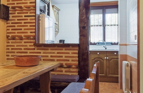 Tarilonte de la Pena House | Country House 'El Encinar' with Mountain View, Private Garden and Wi-Fi