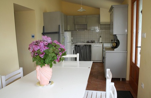 Saint-Martin-la-Sauvete Cottage | Country house, PRIVATE SWIMMING POOL heated from May to Sept. Auvergne-Rhône-Alpes