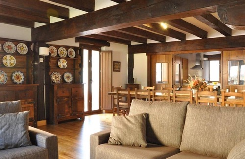 Oronoz House | Country House 'Barbenea' with Mountain View, Private Garden and Wi-Fi