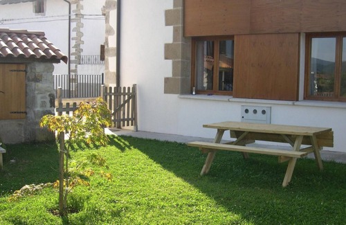 Ciaurriz House | Country House 'Bordaberri' with Mountain View, Private Garden and Wi-Fi