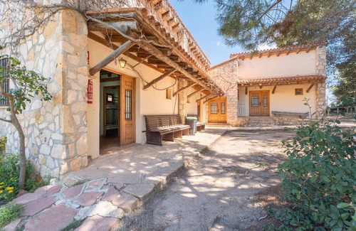Sinarcas Cabin | Country House 'Cabañas Rusticas 9' with Mountain View, Shared Pool and Wi-Fi