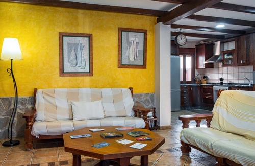 Sotoserrano House | Country House 'Casa Rural Arroal I' with Mountain View, Wi-Fi and Air Conditioning
