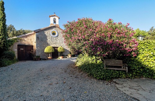 El Bruc House | Country House 'Casa Romaní' with Mountain View, Shared Pool and Wi-Fi