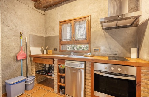 Oden House | Country House 'Espunyes Confort' with Mountain View, Shared Pool and Wi-Fi