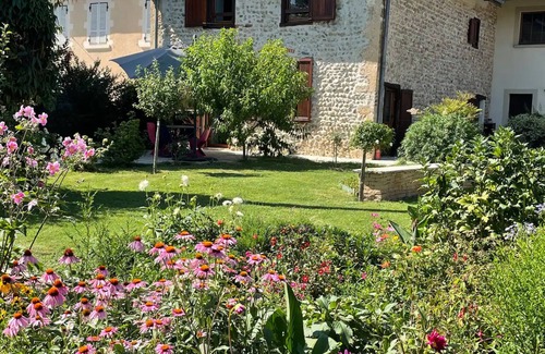 Gillonnay House | Country House 'Gîte La Petite Dauphinoise' with Private Terrace, Shared Garden and Wi-Fi