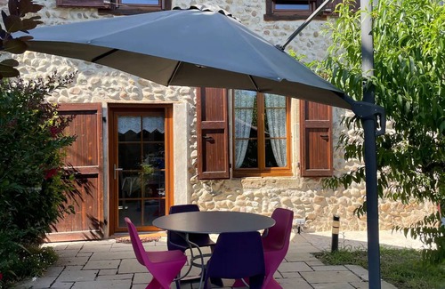 Gillonnay House | Country House 'Gîte La Petite Dauphinoise' with Private Terrace, Shared Garden and Wi-Fi