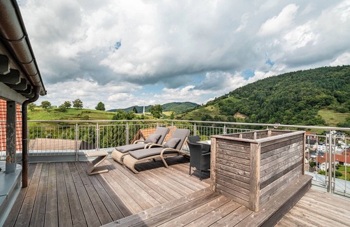 Buehlertal Apartment | Country House Room 'Sternsucher' with Covered Terrace and Wi-Fi