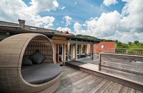 Buehlertal Apartment | Country House Room 'Sternsucher' with Covered Terrace and Wi-Fi