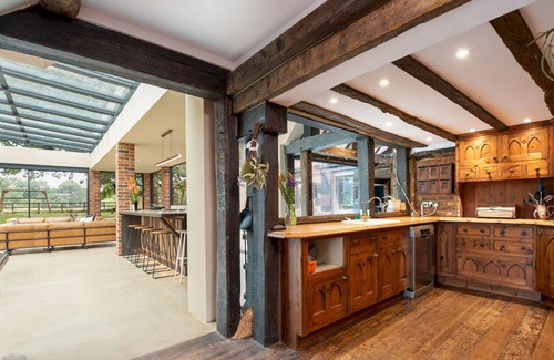 Stockcross House | Country House, Views & Hot Tub I Pass The Keys