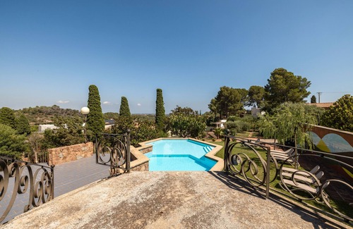 Riudecanyes House | Country House 'Villa La Guaita' with Sea View, Private Pool and Wi-Fi