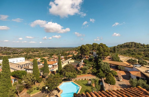 Riudecanyes House | Country House 'Villa La Guaita' with Sea View, Private Pool and Wi-Fi