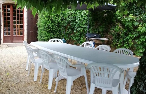 Thenon Cottage | Country house with pool, pets allowed, Wi-Fi, parking, fireplace