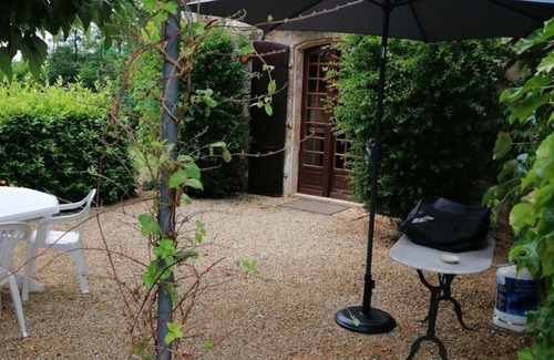 Thenon Cottage | Country house with pool, pets allowed, Wi-Fi, parking, fireplace