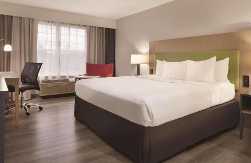 Cedar Falls Hotel | Country Inn & Suites by Radisson, Cedar Falls, IA