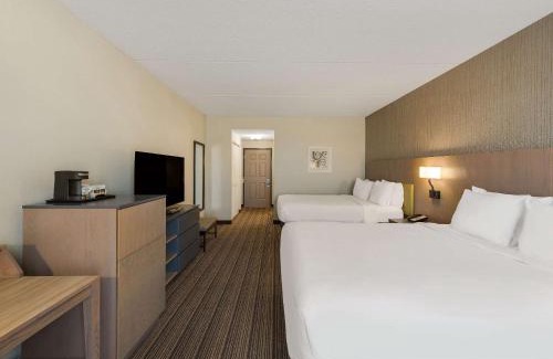 Findlay Hotel | Country Inn & Suites by Radisson, Findlay, OH
