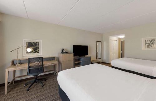 Findlay Hotel | Country Inn & Suites by Radisson, Findlay, OH