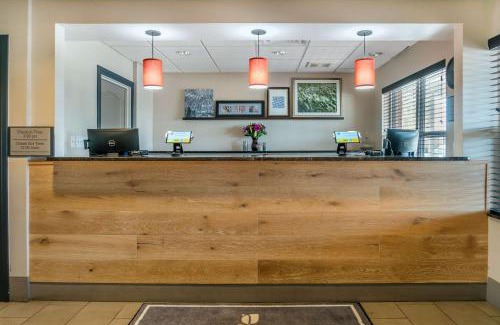 Rossford Hotel | Country Inn & Suites by Radisson, Rossford - Toledo South
