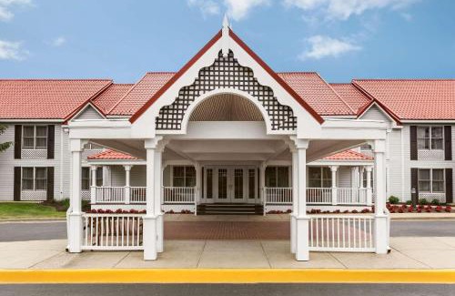 Holland Hotel | Country Inn & Suites by Radisson, Holland, MI