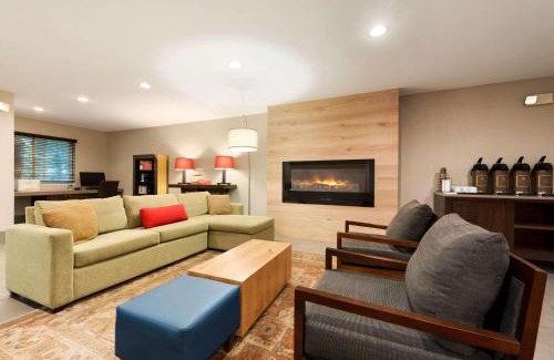 Cedar Rapids - Iowa City Hotel | Country Inn & Suites by Radisson, Cedar Rapids Airport, IA
