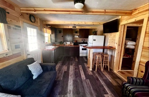 Petersburg Cabin | Country Living Cabin is located outside city limits in Petersburg, West Virginia