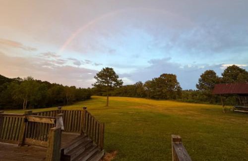 McEwen House | Country Retreat on 20 Acres in Dickson with Hot Tub