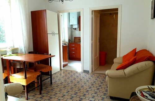 Cisternino House | Country Villa With Large Private Pool & Tennis Court - spaciously sleeps 20