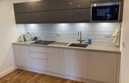 Broad Oak Apartment | Countryside Annex- Sleeps 2, Free Parking & Garden