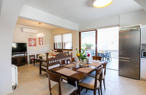 Mixorrouma Villa | Countryside Villa with Private Pool & Whirlpool Tub