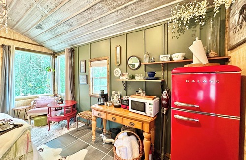 Reddick Cottage | Couple's Cottage located on a private, serene equestrian farm!