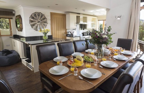 Bugford Cottage | COURT LODGE, HILLFIELD VILLAGE, family friendly in Dartmouth