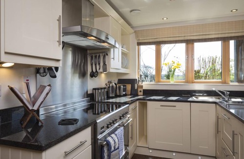 Bugford Cottage | COURT LODGE, HILLFIELD VILLAGE, family friendly in Dartmouth