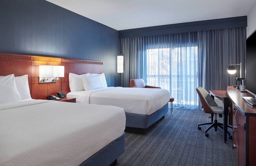 Half Day Hotel | Courtyard by Marriott Chicago Lincolnshire