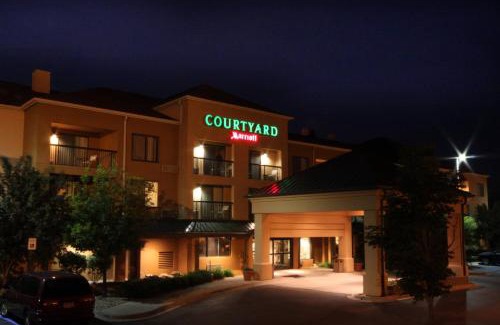 Flint Hotel | Courtyard by Marriott Flint Grand Blanc