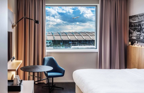 Prague 6 Hotel | Courtyard by Marriott Prague Airport
