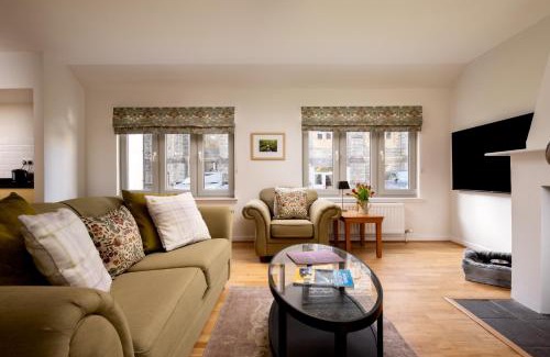 Fort Augustus House | Courtyard Cottage 3, Riverside Cottage