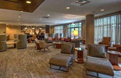 Central Newport News Hotel | Courtyard Newport News Airport