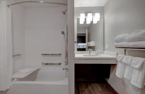 Richmond Heights Hotel | Courtyard St. Louis Brentwood