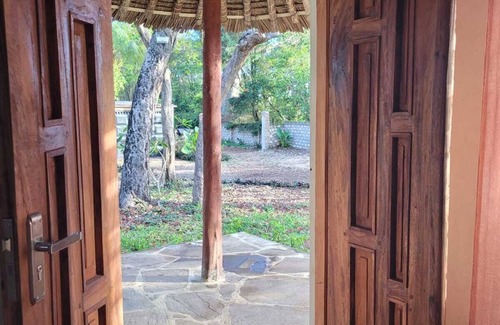 Shimoni House | Cove House House 60 m2 Creekside Indian Ocean