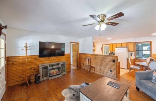 Idlewild Cabin | Cowboy Hideout on Horse Ranch, 14 miles from I-40, near Jackson, West Tennessee