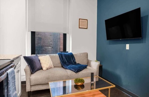 Cultural District Condo | Coze 1BD, Budget Friendly, Walk to DLCC & PNC Park