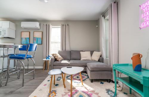 Columbia Apartment | Cozy 1 bed APT near Five Points! Bring your pets!