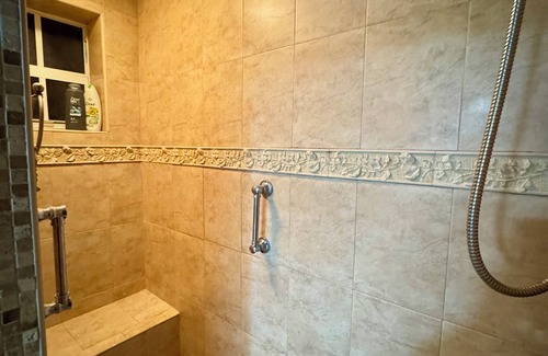 Driftwood Apartment | Cozy 1-bedroom apartment with AC, WiFi in charming Hollywood