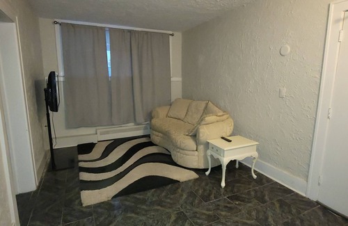 South Central Apartment | Cozy 1 bedroom apartment with Wi-Fi